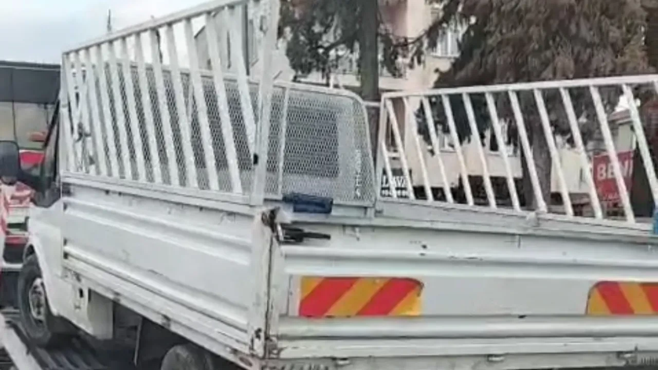 Hem ters yöne girdi hem de kadın sürücüye hakaret etti! Ehliyetsiz çıkınca ceza kesildi