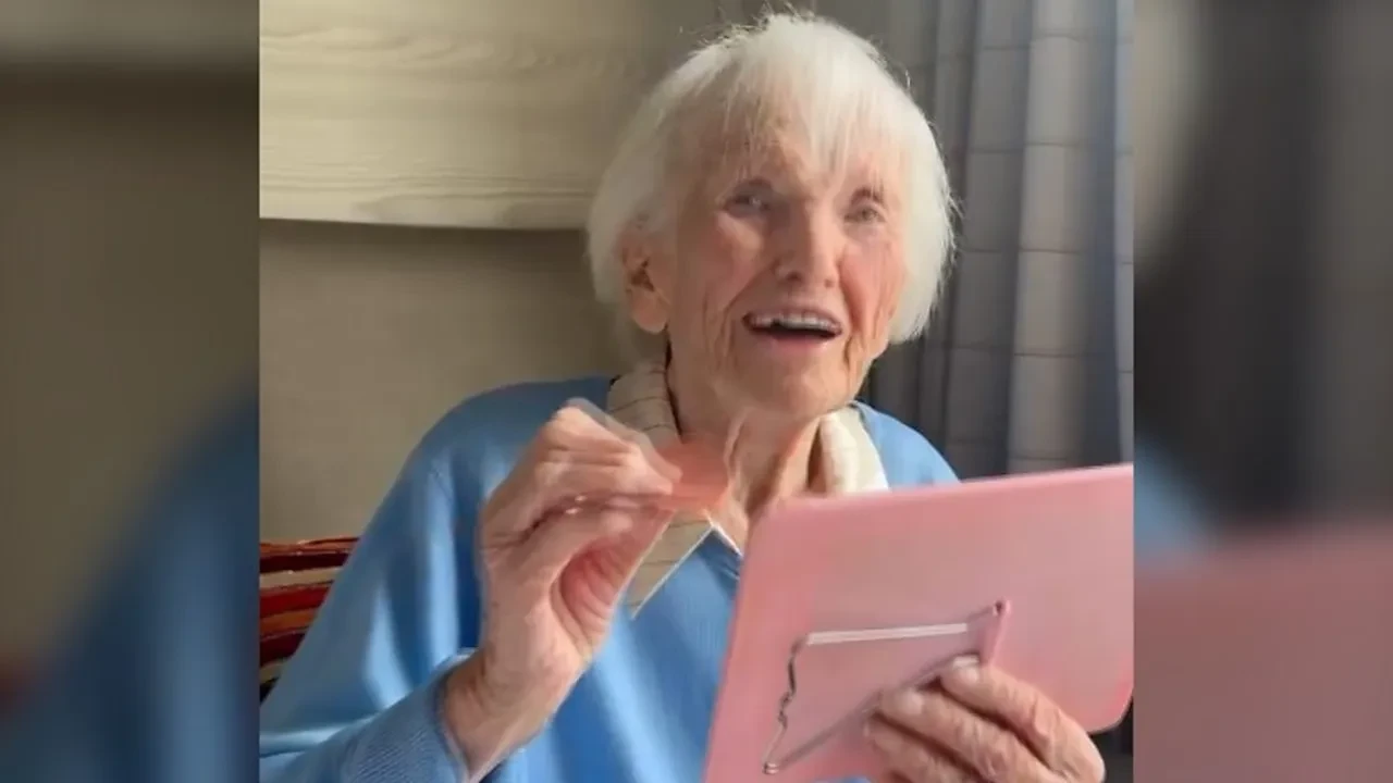 Huzurevinde yaşayan 103 yaşındaki kadın TikTok fenomeni oldu, yüz binler izliyor