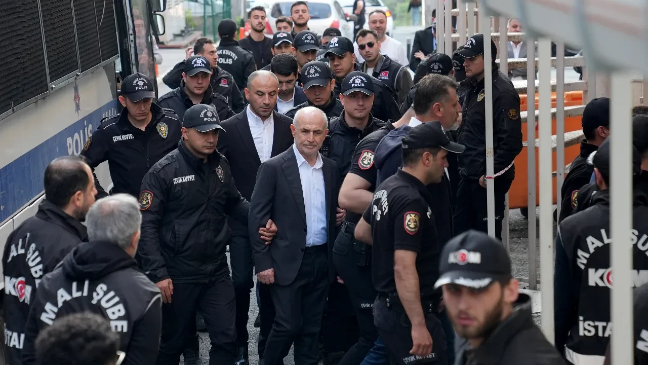İBB yolsuzluk soruşturmasında 5. dalga! CHP'li 5 belediye başkanı tutuklandı