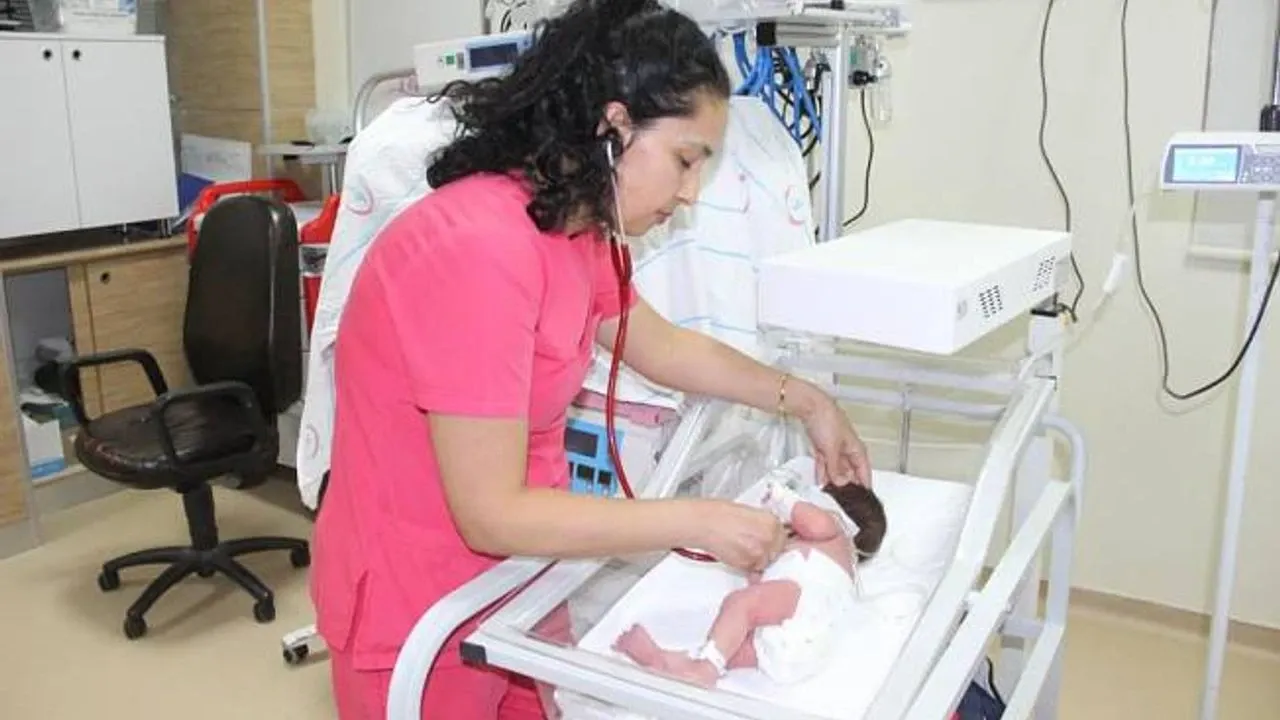 Konya’da yürek sızlatan olay: 10 günlük bebek cami avlusuna terk edildi!