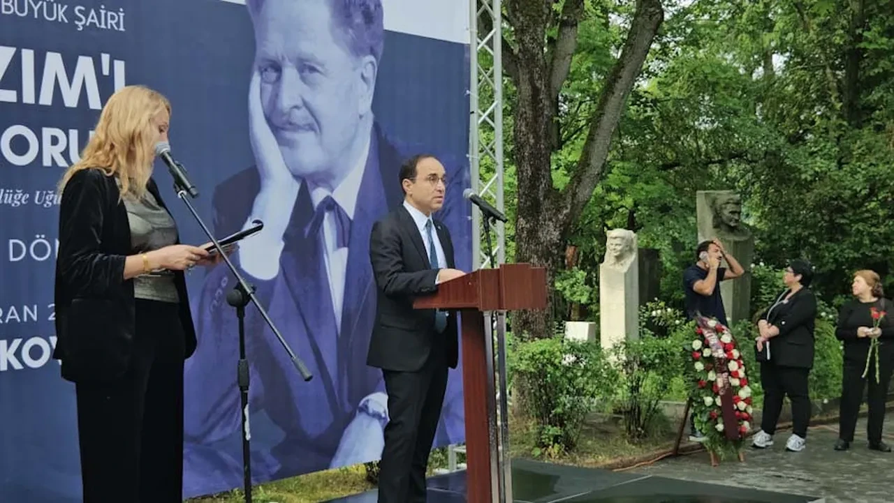 Nazım Hikmet ölümünün 62. yılında Moskova’da şiirle ve müzikle anıldı