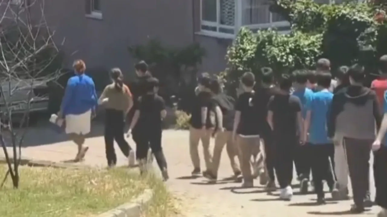Okul müdüründen öğrencilere altın değerinde ödül! Lahmacun ve pide yemeye götürdü
