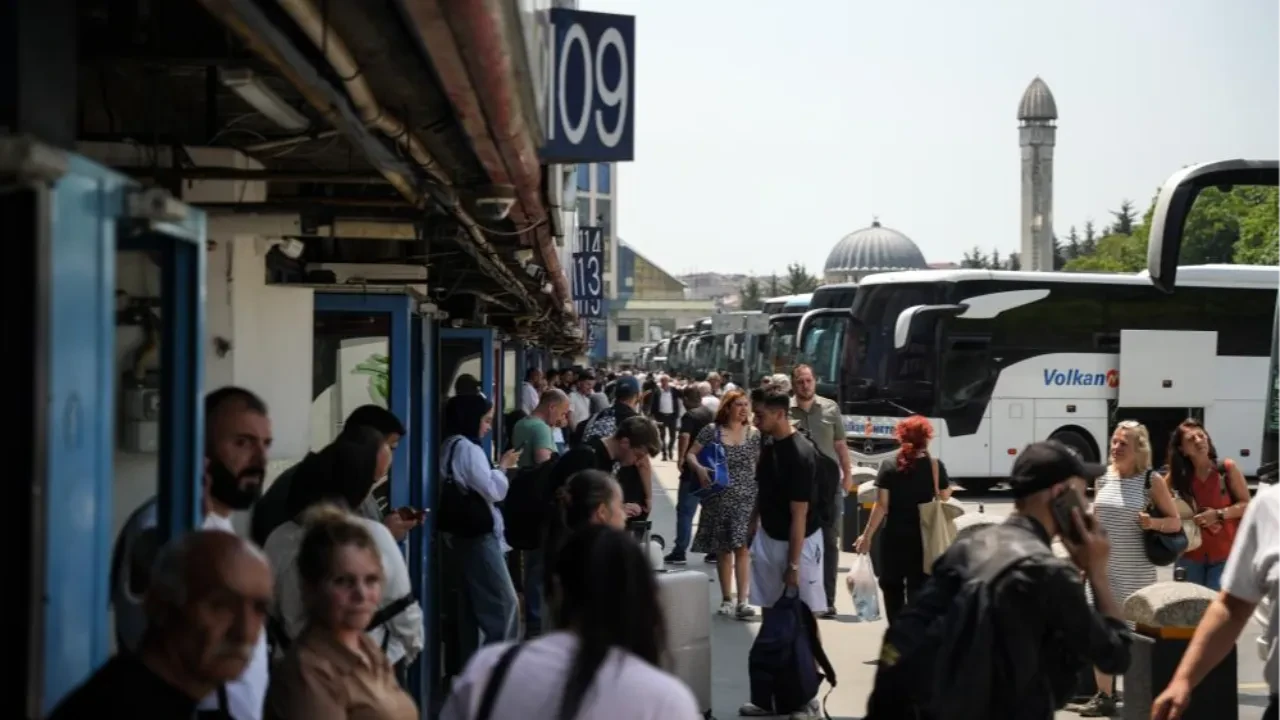 Otogarda bayram telaşı! Seferler yüzde 100'e ulaştı