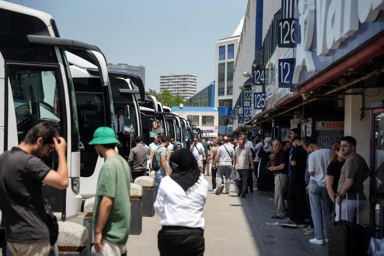 Otogarda bayram telaşı! Seferler yüzde 100'e ulaştı