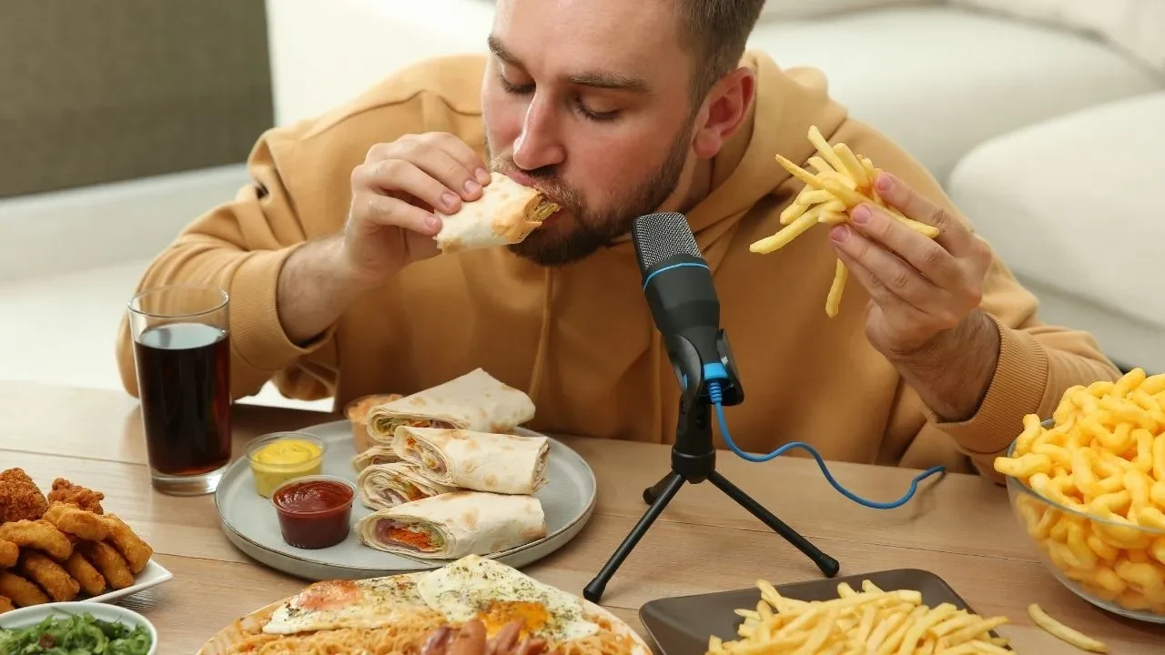 Sadece yemek yiyerek para kazananların izlenme nedeni ortaya çıktı! Sebebi psikolojikmiş