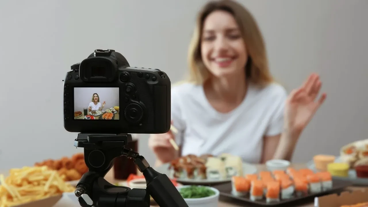 Sadece yemek yiyerek para kazananların izlenme nedeni ortaya çıktı! Sebebi psikolojikmiş