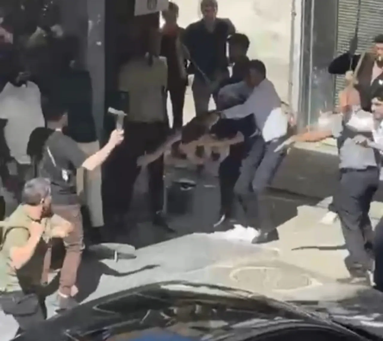 Şırnak'ta taşlı sopalı kavga acil servise taştı: Yaralılar var!