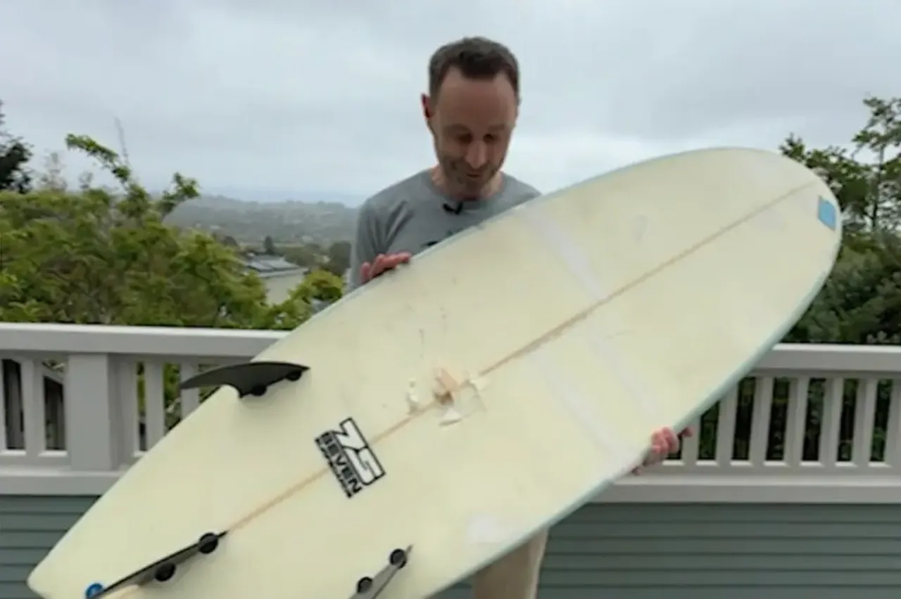 Sörfçünün korku dolu anları: Ayağına çarpan köpek balığından zor kurtuldu