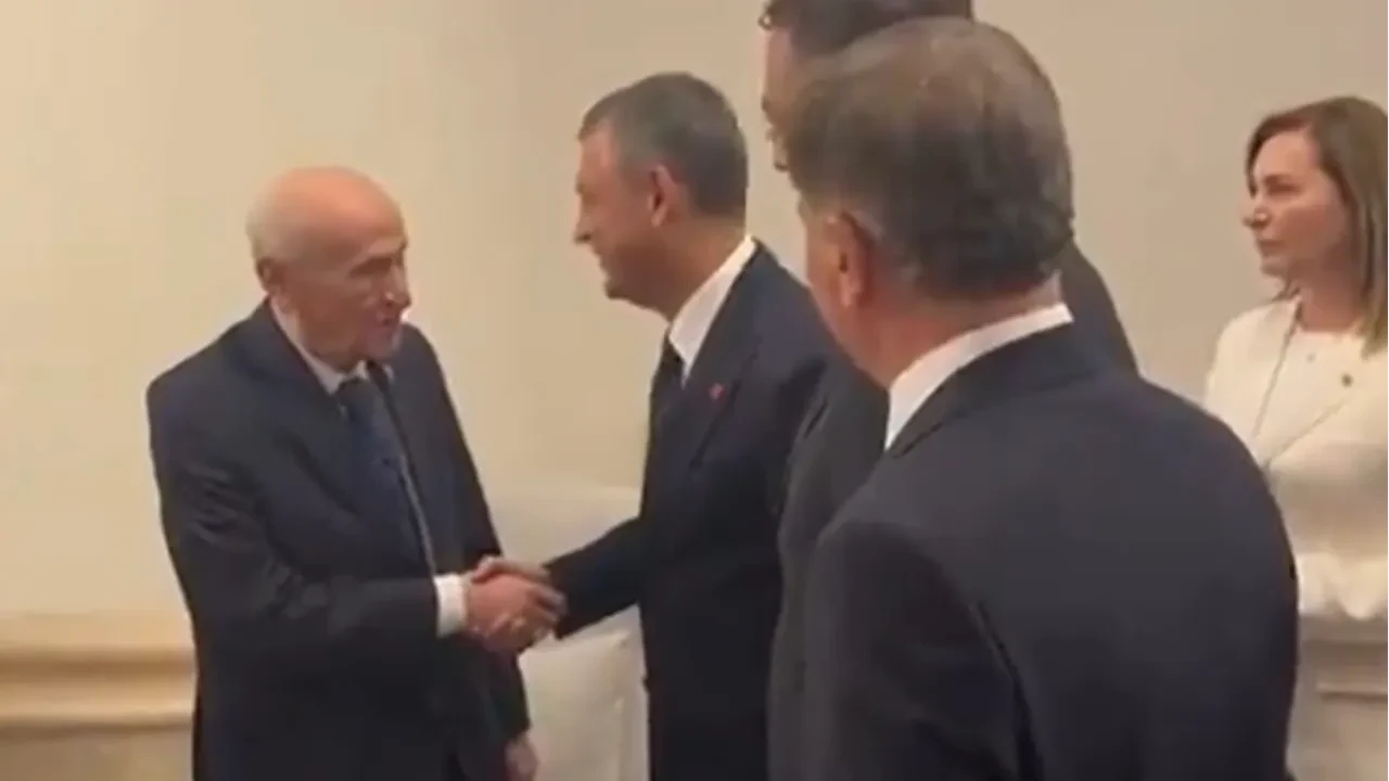 TBMM kulisinde dikkat çeken diyalog: Bahçeli