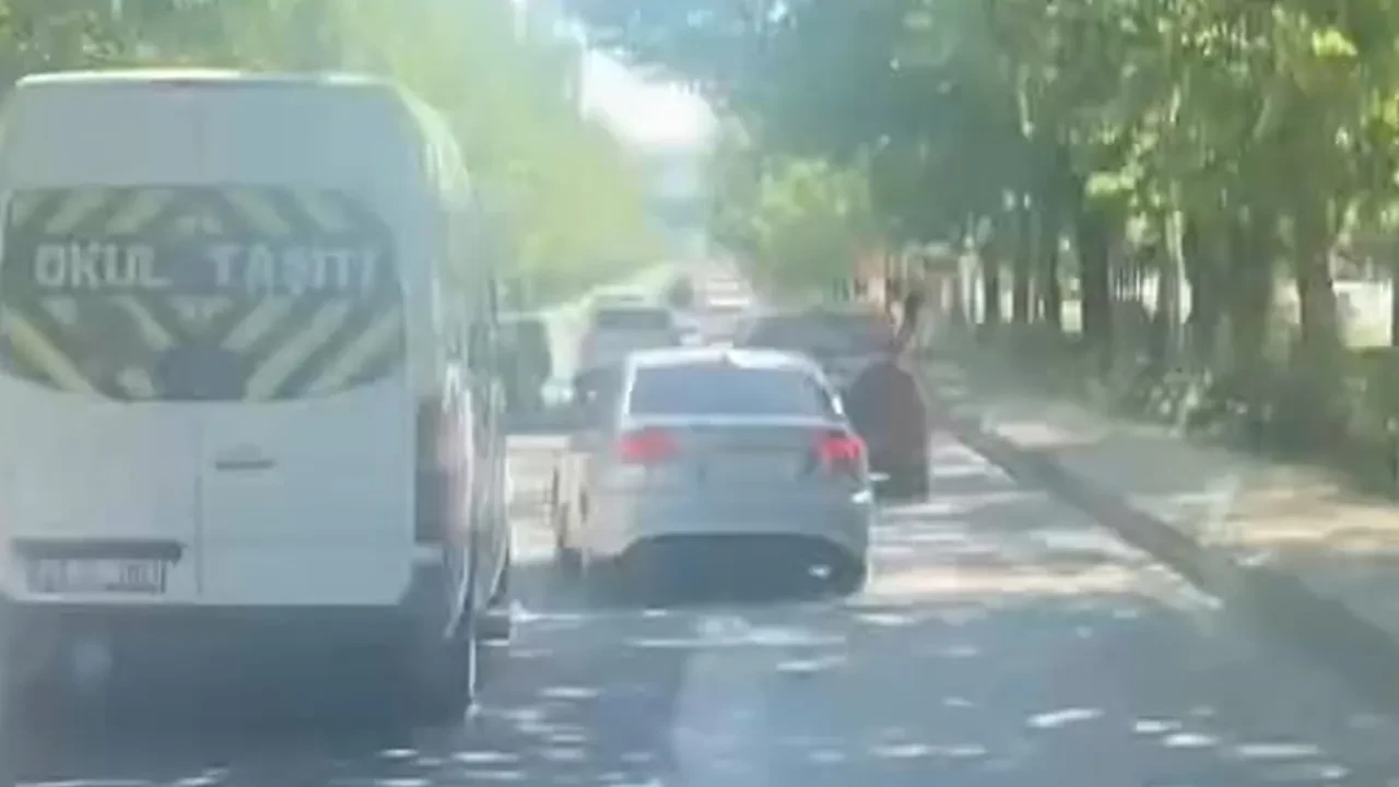 Trafik magandası kamerada! Makas ata ata ilerledi