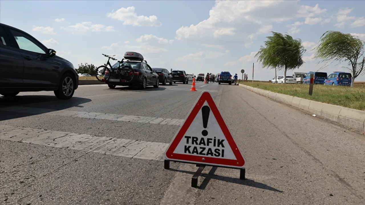 Aşırı hız yaptı, canından oldu! Korkunç kaza kameraya yansıdı