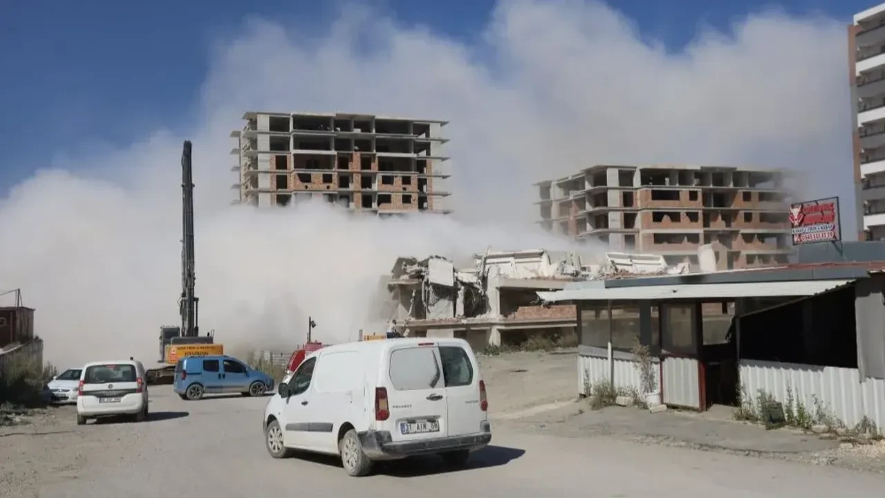 Deprem sarsıntısını aratmadı! Korku dolu anlar kamerada