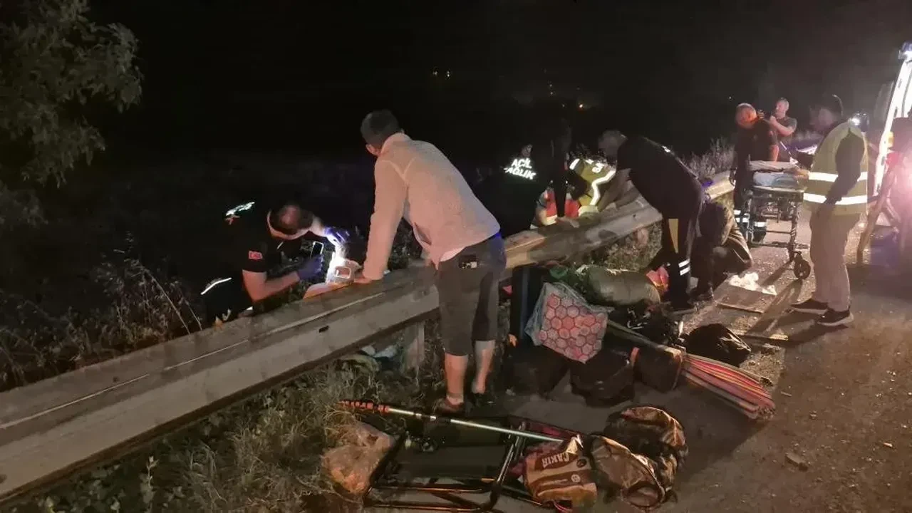 Düzce’de tırın çarptığı minibüste 7 kişi yaralandı, inlemeler yürek dağladı!