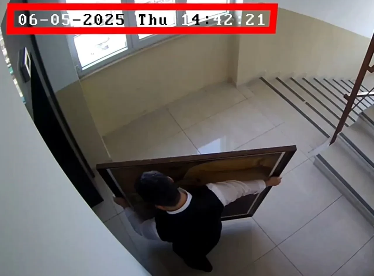 Gaziosmanpaşa Belediyesi 'Atatürk portresini kaldırdı' iddiası