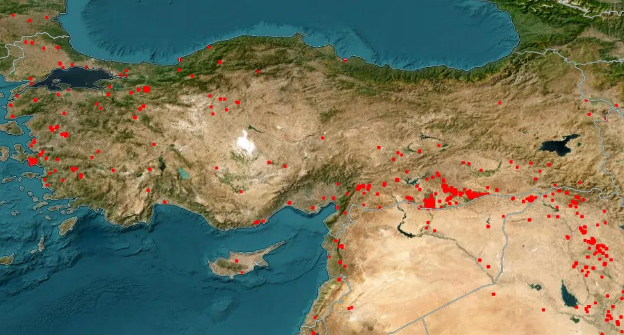 Hatay yangın son dakika söndürüldü mü? Ekipler yangının evlere ulaşmasını engellemeye çalışıyor