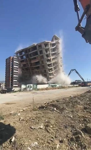 Deprem sarsıntısını aratmadı! Korku dolu anlar kamerada