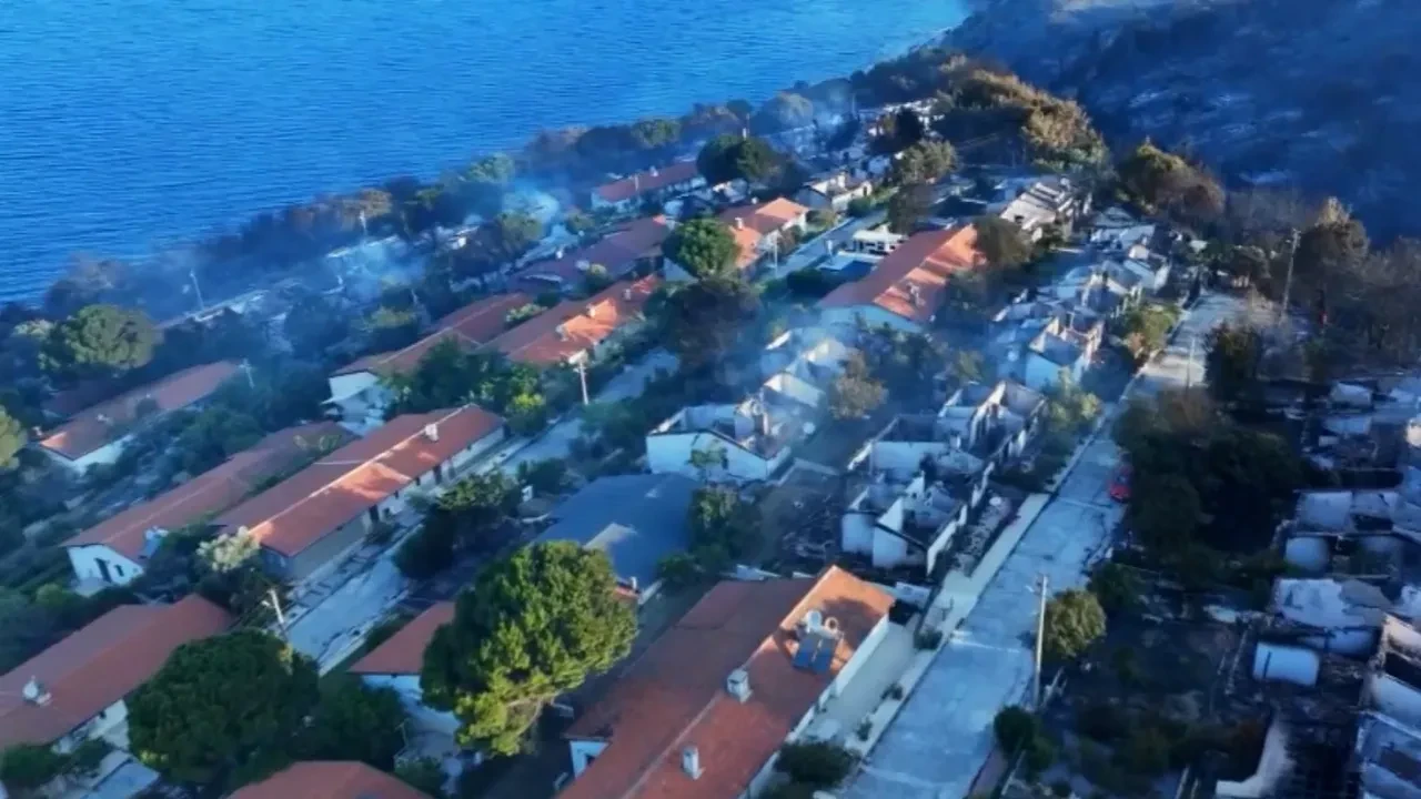 İzmir orman yangınında hasar gören site havadan görüntülendi