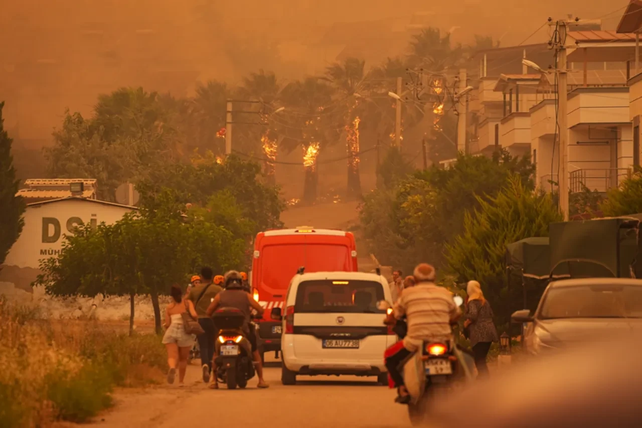İzmir Seferihisar yangını söndürüldü mü son dakika? Yangında son durum
