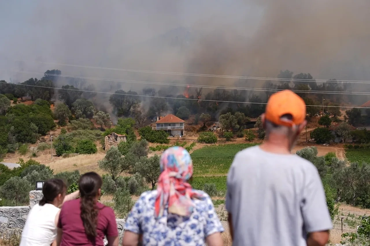 İzmir Seferihisar yangını söndürüldü mü son dakika? Yangında son durum