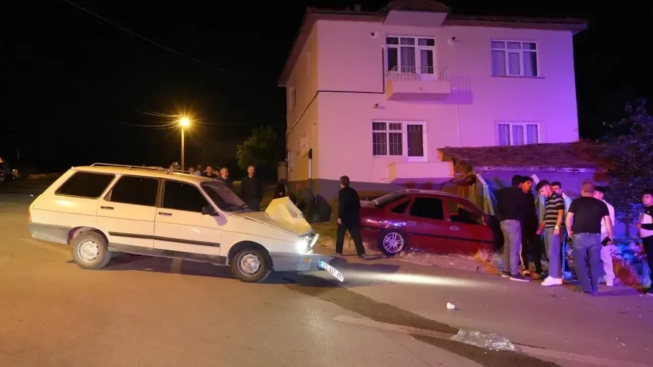 Kırıkkale’de iki otomobilin çarpıştığı kazada 3 kişi yaralandı