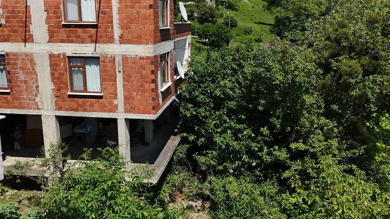 Mahalleliyi canından bezdirdi! Diken üstünde yaşıyorlar: 'Birkaç seneye köy kapanır'
