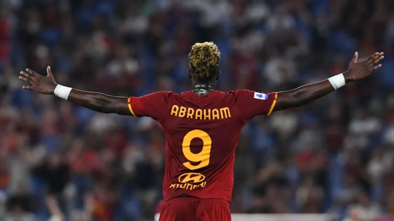 Tammy Abraham ne zaman İstanbul’a gelecek? Taraftarlar uçak takip kodu için beklemede
