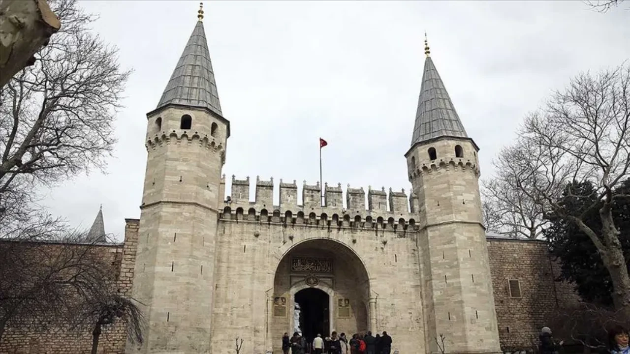 Topkapı Sarayı Pazartesi açık mı 2025? Gece ziyaretleri başladı