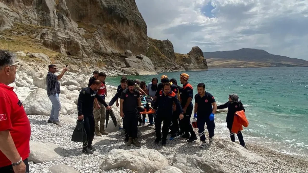 Van'da acı olay! 14 yaşındaki çocuğun göle girmesi faciayla bitti