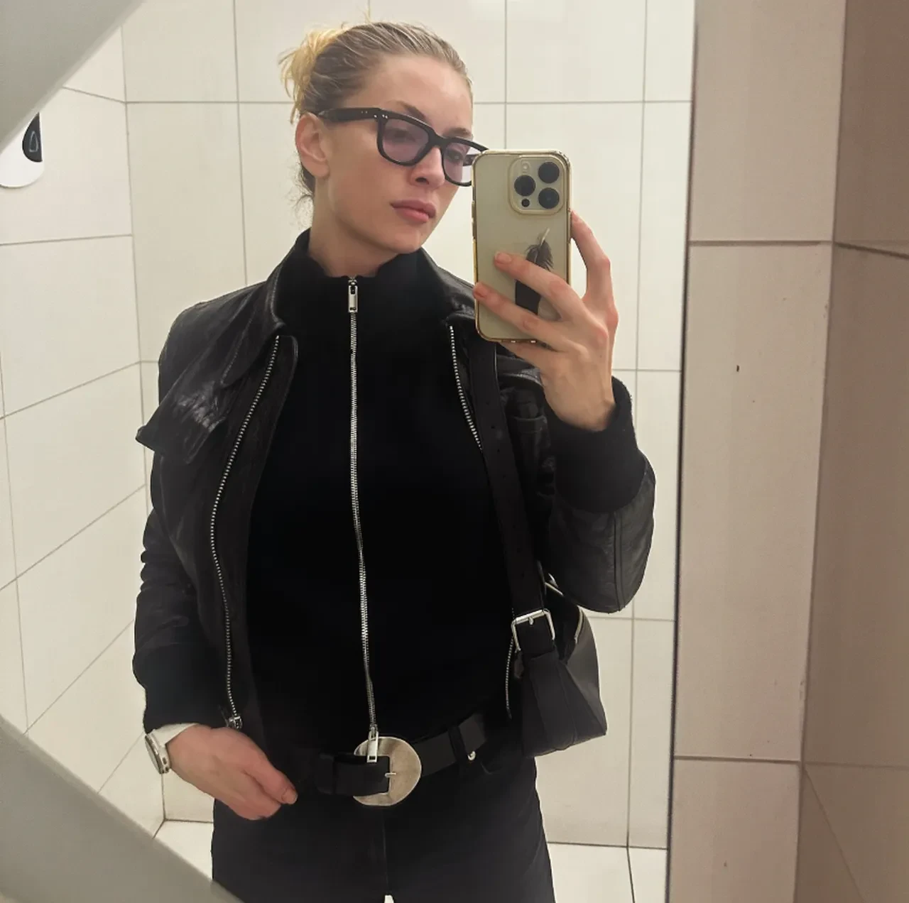 Yasemin Kay Allen bir erkek takipçisinin yorumuna sessiz kalamadı! İkili arasında dönen tarla muhabbetine beğeni yağdı