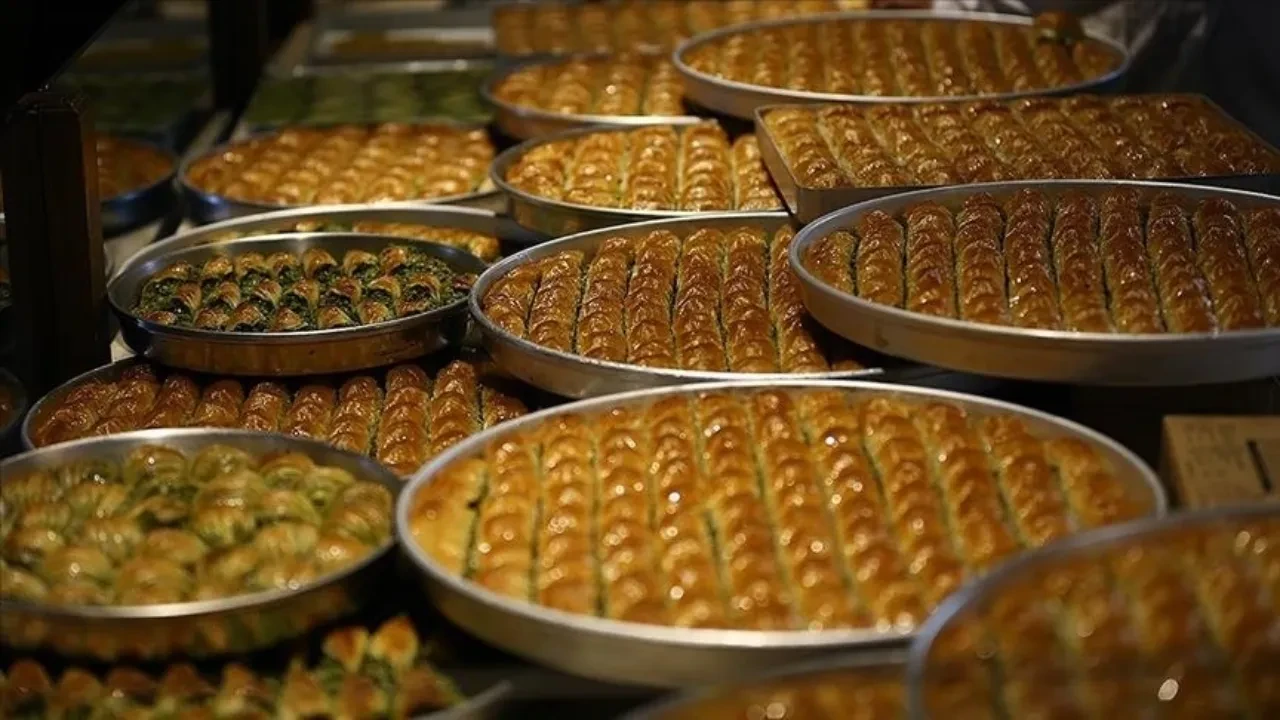 Bayram öncesi tatlıcılarda yoğunluk başladı: Tüketim 3 kat artacak: İşte güncel baklava fiyatları