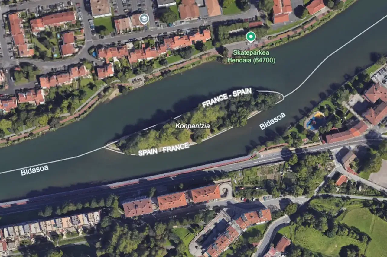 Burası sadece 2 kurallı bir yer ve 6 ayda bir uyruk değişiyor! 3 asırdır süregelen sıra dışı anlaşma