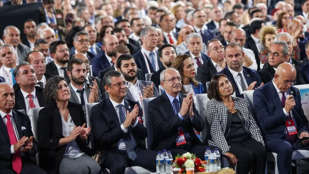 Ekrem İmamoğlu ile Özgür Özel parti kuracak iddiası: Cem Küçük yorumladı! Mansur Yavaş detayı dikkat çekti