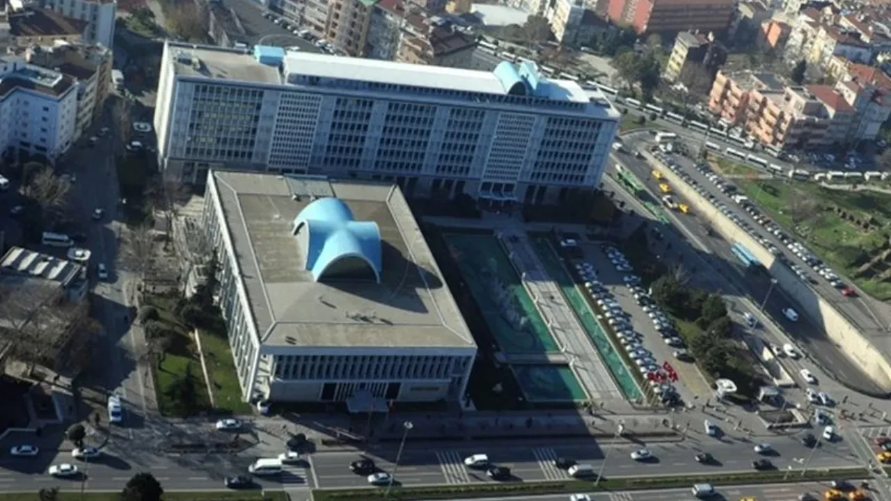 İBB operasyonunda tutuklanan 8 kişi İzmir