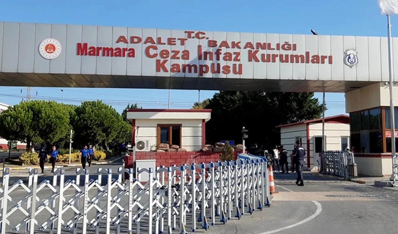 İBB operasyonunda tutuklanan 8 kişi İzmir'e sevk edilecek