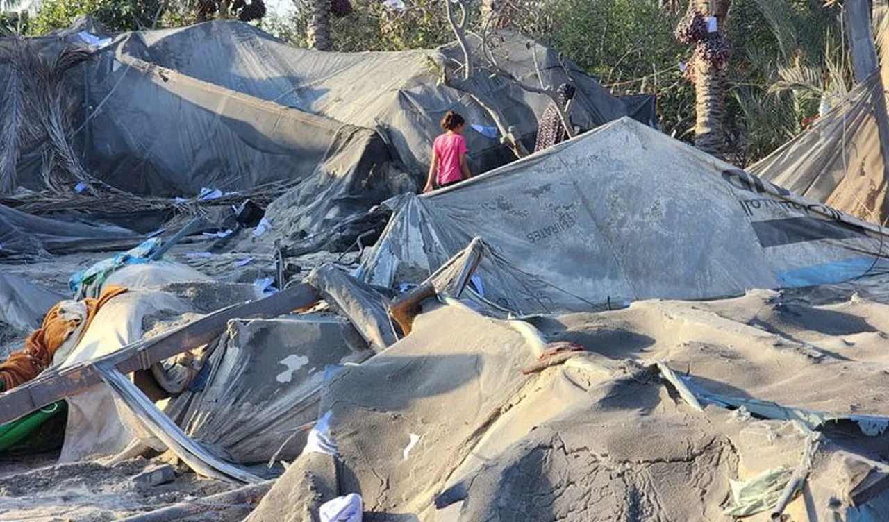 İsrail yerinden ettiği Gazzelilere bomba yağdırdı! Katliam saldırısında ölü ve yaralılar var