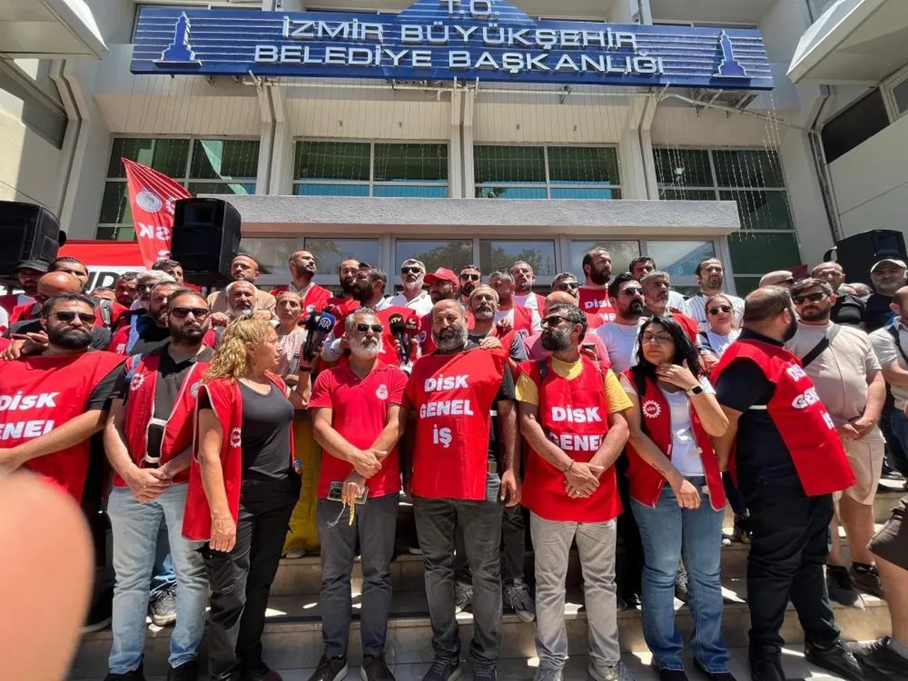 İzmir Büyükşehir Belediyesi ile DİSK anlaştı: İşte şartlar
