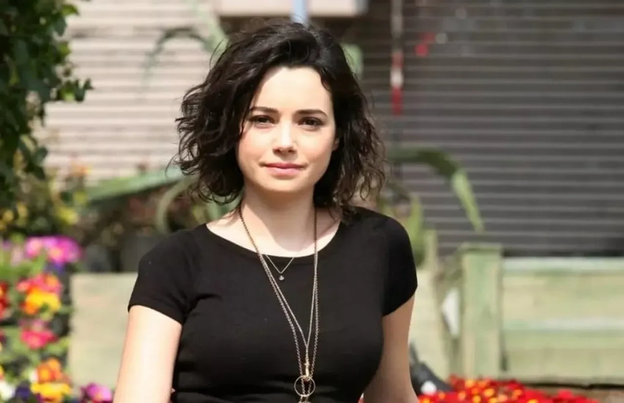 Kızıl Goncalar'ın Meryem'i Özgü Namal'ın yeni dizisi belli oldu