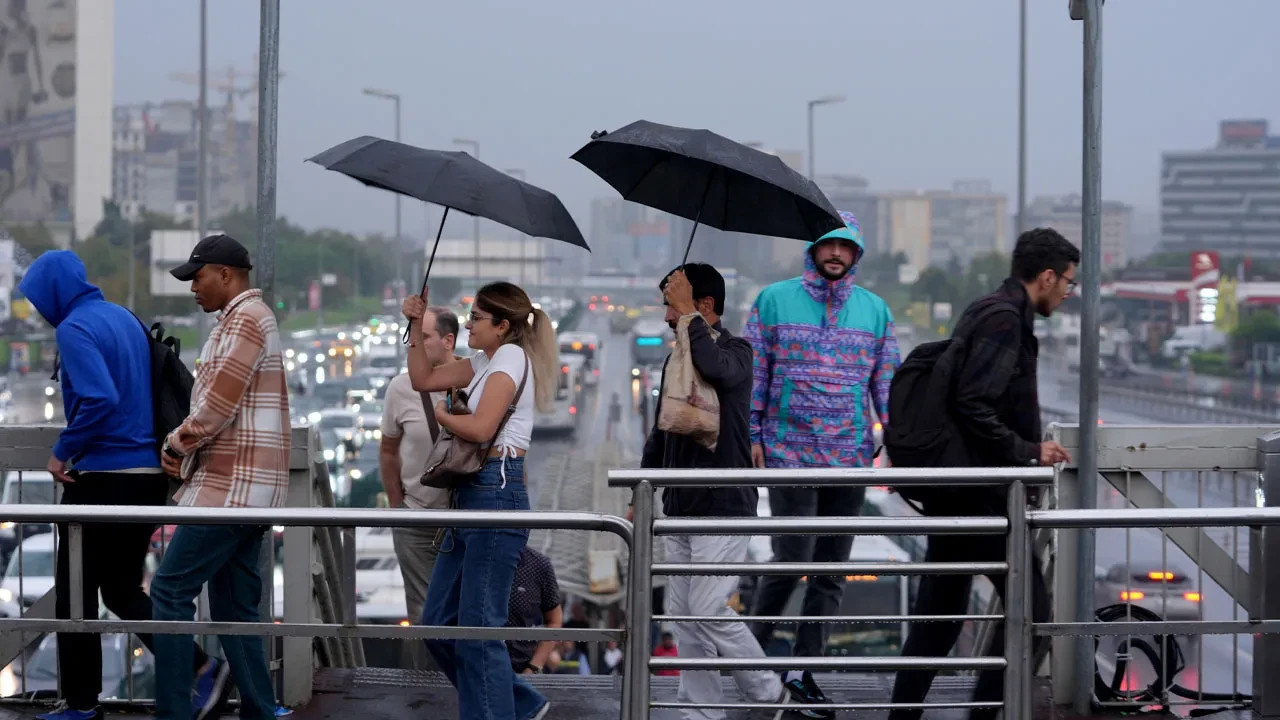 Meteoroloji saat vererek uyardı: 3 bölgeye dikkat! Sağanak yağmur geliyor