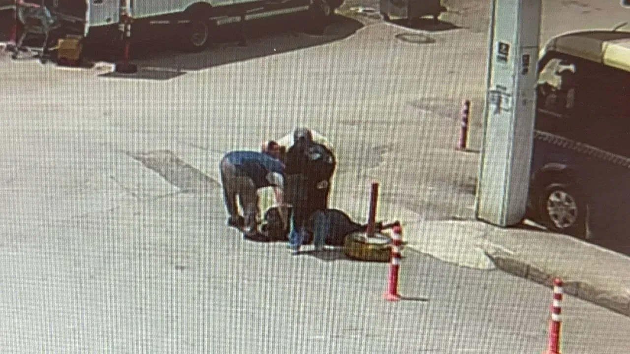 Yol kenarındaki dubayı görmedi! Feci şekilde şekilde yere kapaklandı 