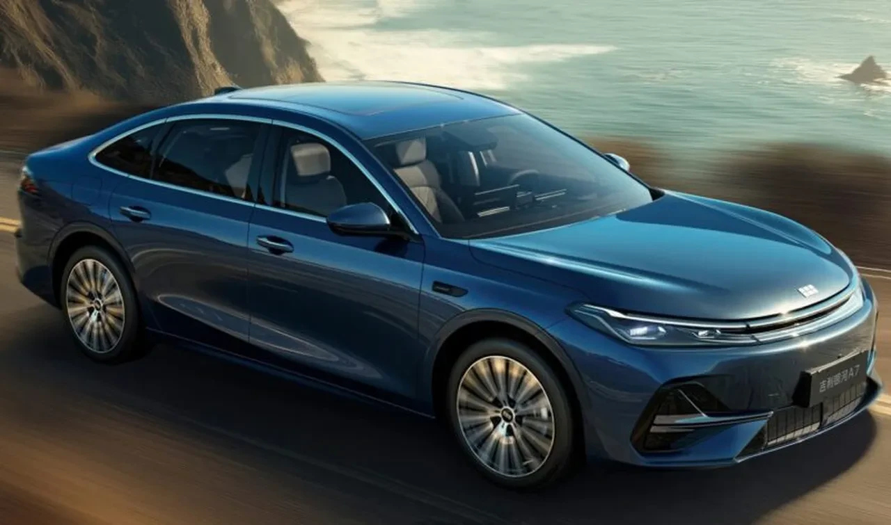 2100 km menzil sunan yeni Gelly hibrit tanıtıldı