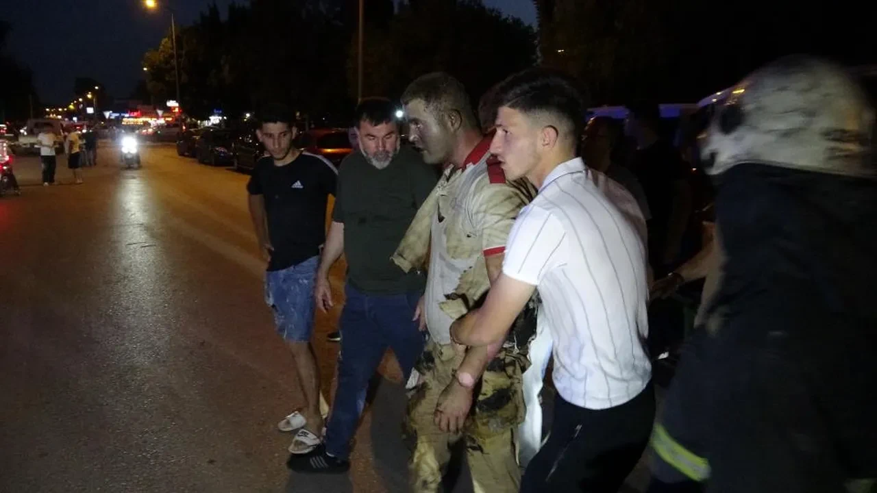 Antalya'da yolcu minibüsü alev alev yandı: Az daha canında oluyordu!