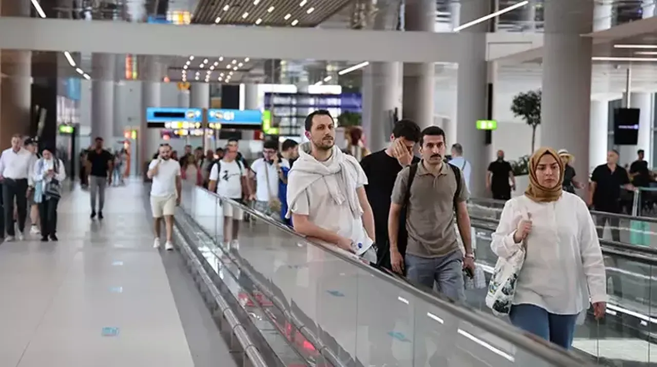 Bayram göçü başladı! Bu güzergahlara dikkat! 2 kilometrelik yol, 30 dakika sürüyor