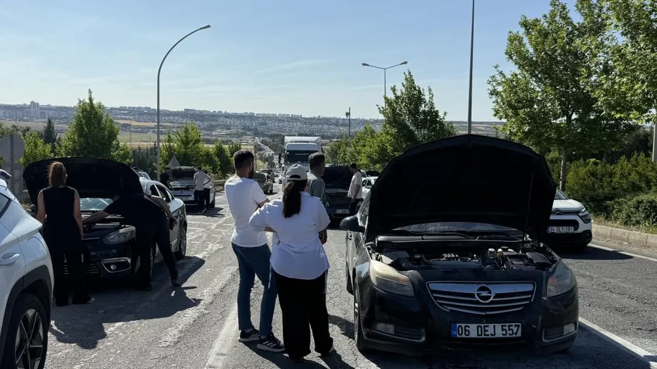 Diyarbakır yokuşu hararet yaptırdı: Kilometrelerce kuyruk oluştu