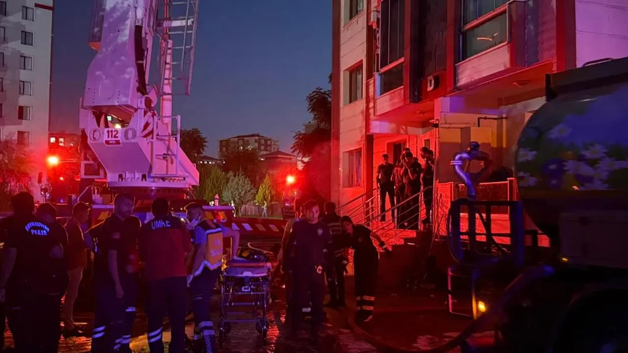 Diyarbakır'da 13 katlı binada yangın: Anne ve 3 çocuğu can verdi