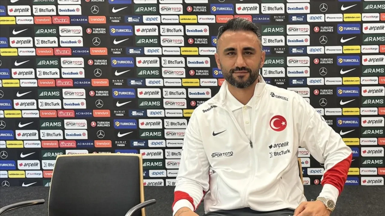 /spor/eyupspor-selcuk-sahin-ile-teknik-direktorluk-icin-prensipte-anlasti-3225031