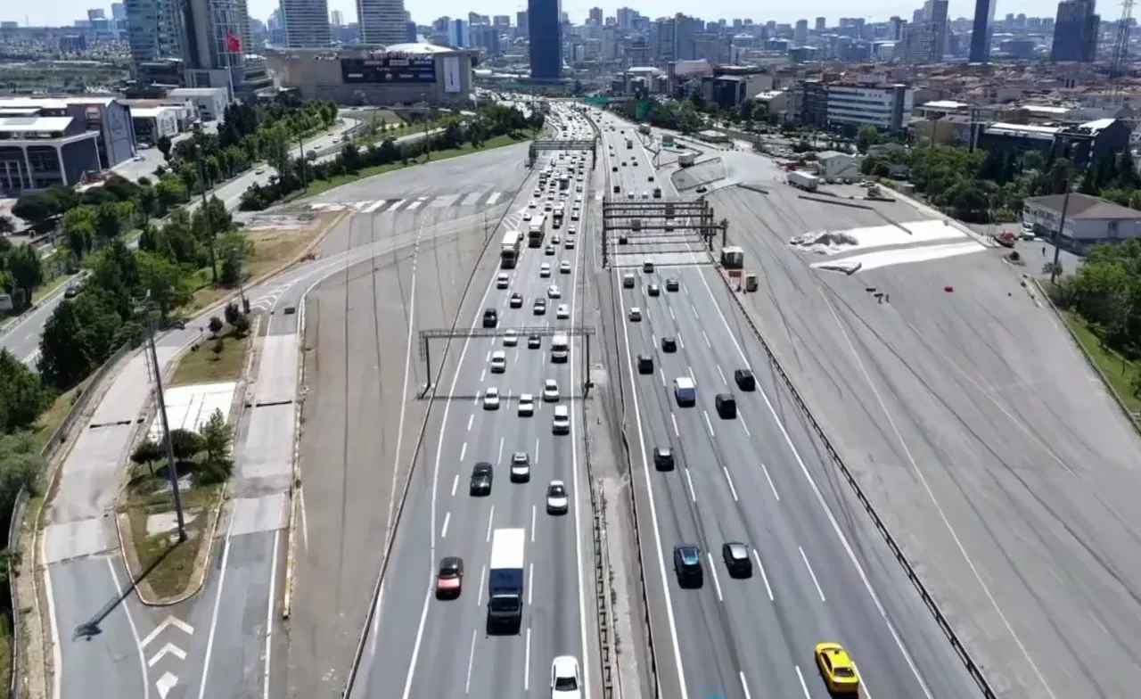 İstanbul'da bayram trafiği başladı! Çıkış güzergahlarında yoğunluk