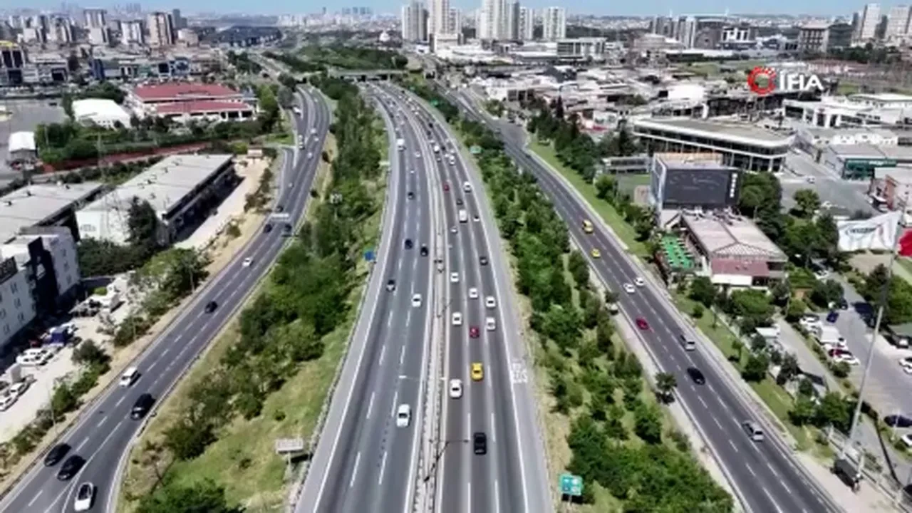 İstanbul'da bayram trafiği başladı! Çıkış güzergahlarında yoğunluk