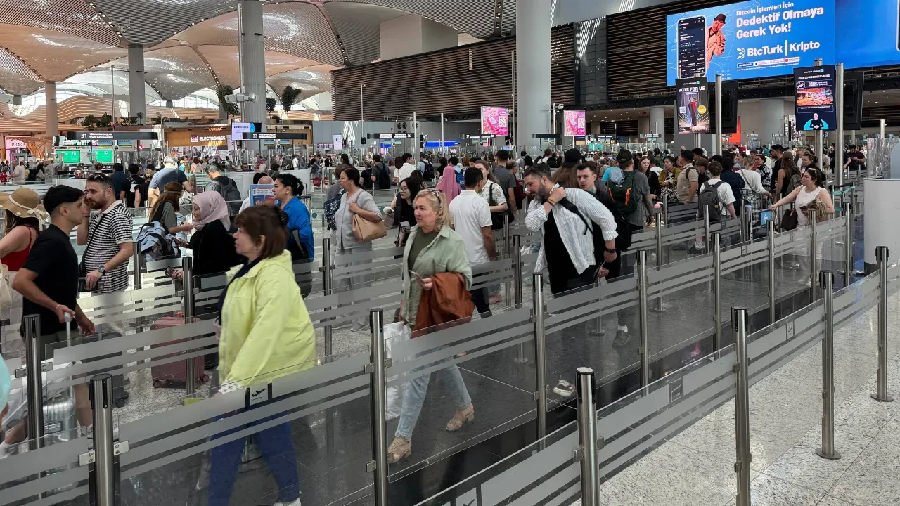 İstanbul'da havalimanlarında bayram yoğunluğu