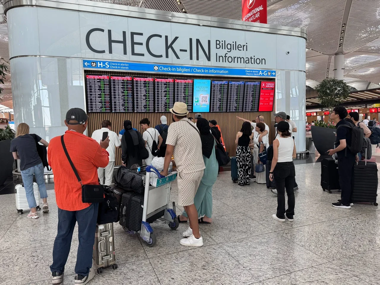İstanbul'da havalimanlarında bayram yoğunluğu