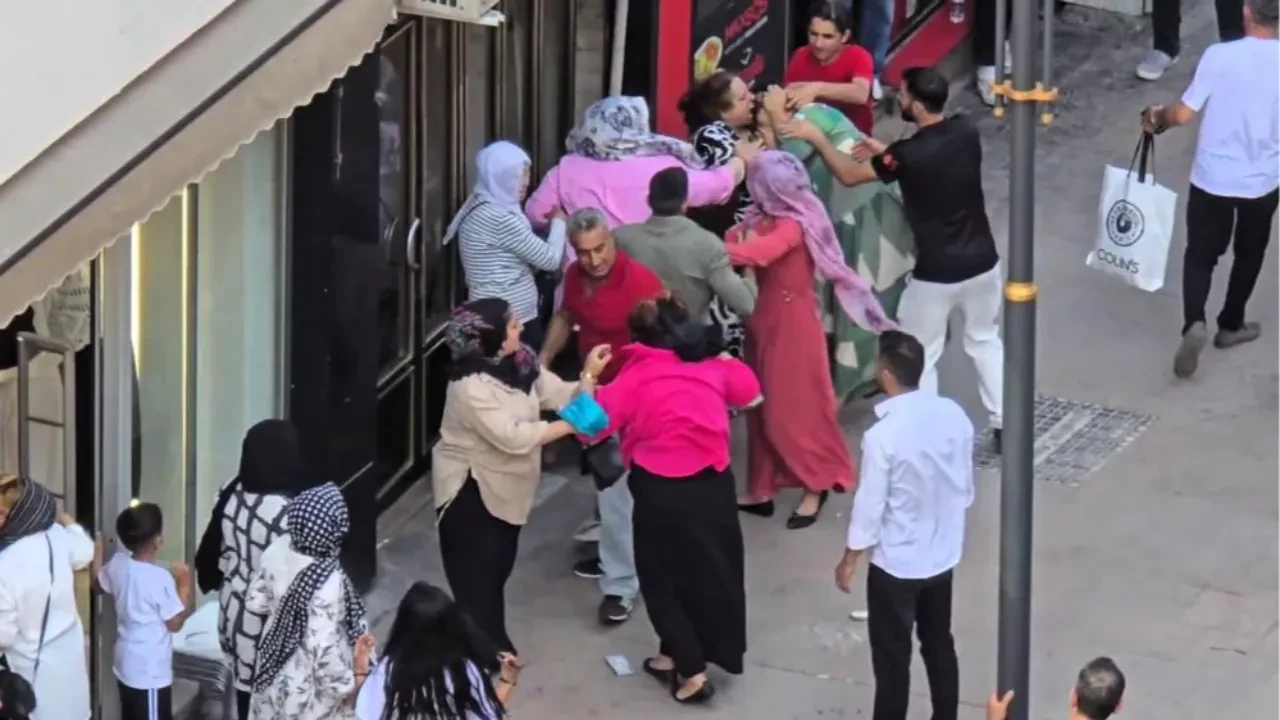 Karabük'te kadınlar saç baş birbirlerine girdi